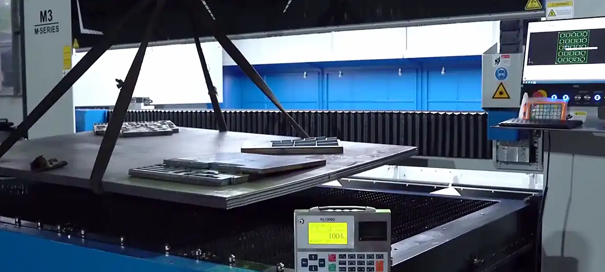 Kern Schneidlaser mit großem Arbeitsbereich