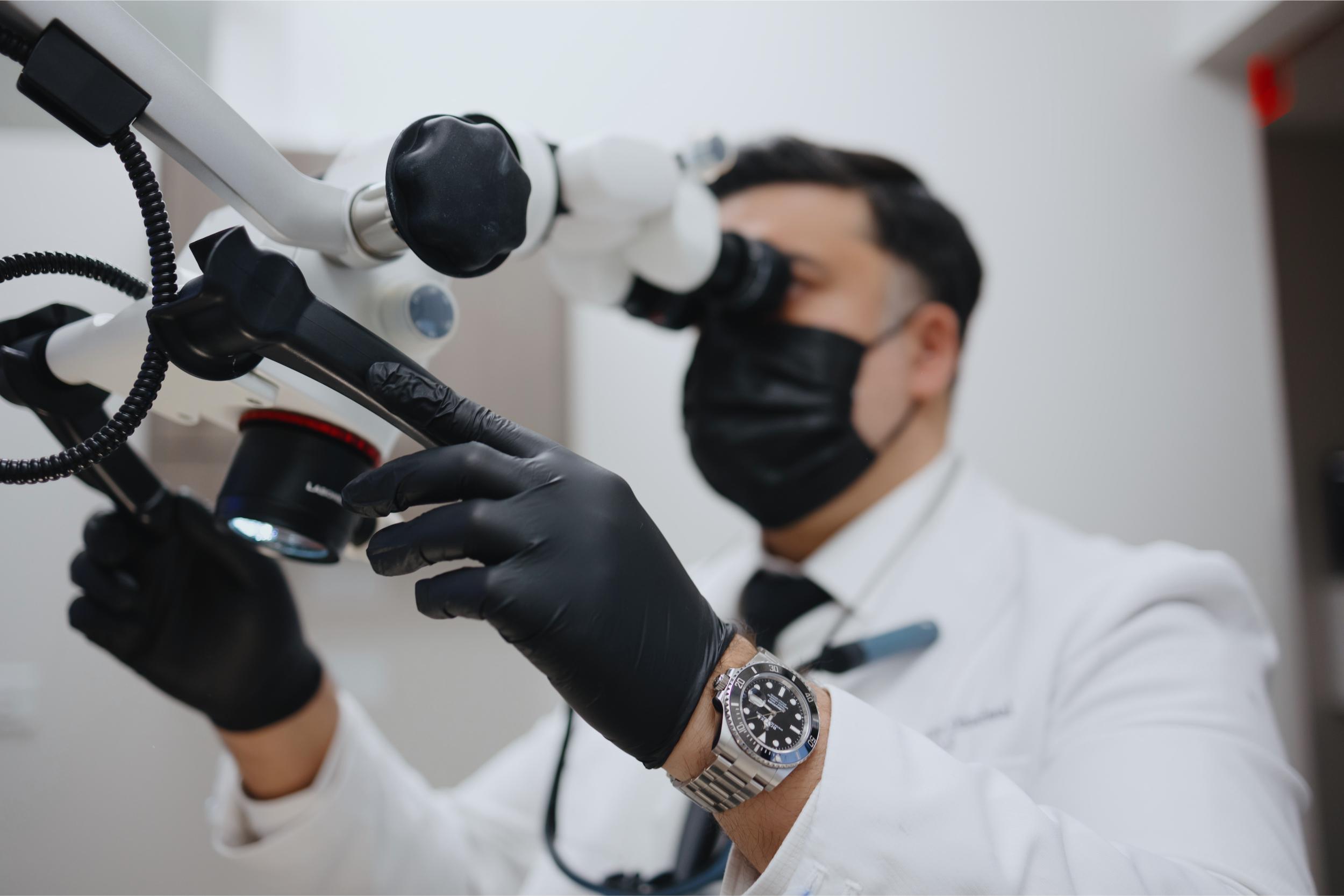 At SmilesHUB, we’re here to help. Dr. Ritu Dhadwal and Dr. Sushant Dhadwal are both experts in cosmetic dentistry and can help you transform your smile with porcelain veneers.
