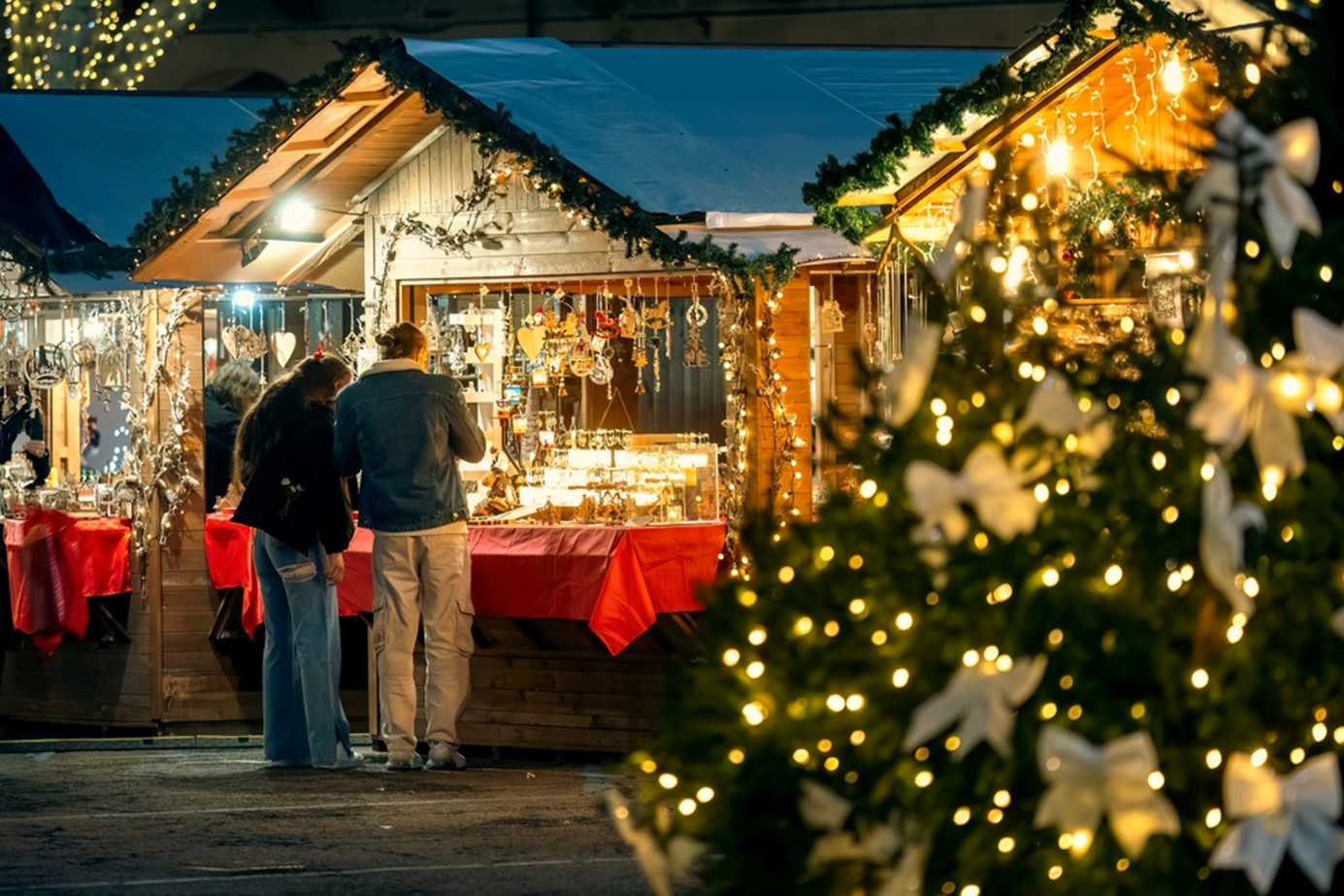 Christmas Markets and Family Trips: Why a Minibus Hire Beats Multiple Cars This Season 