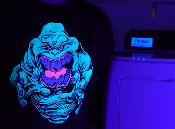 Imagen que contiene frente, monitor, oscuro, hombreEl contenido generado por IA puede ser incorrecto.