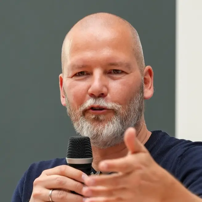 Portraitfoto von Dr. Stefan Carsten