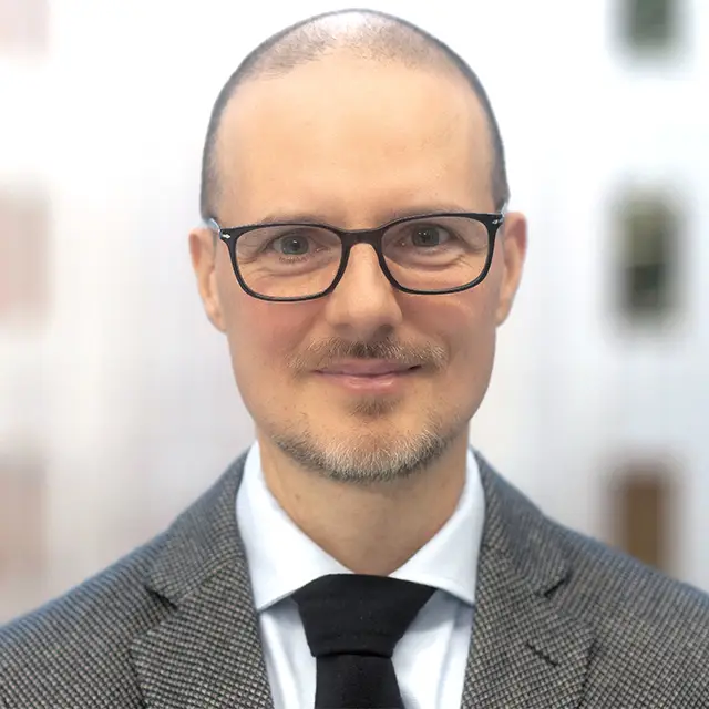 Porträtfoto von Benjamin Wierling von der HOLM GmbH.