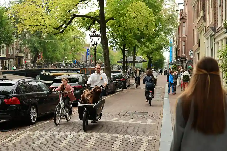 Fahrradfahrende in der Stadt