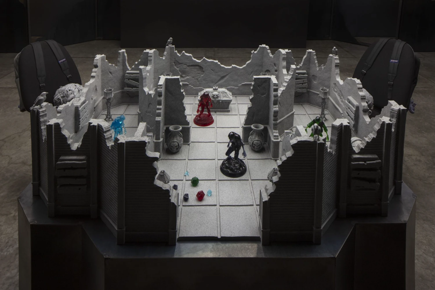 Cadáver fantasma [Spectral corpse], Installation view at the Museo Universitario Arte Contemporáneo, MUAC, Mexico City, 2025, cult magazine