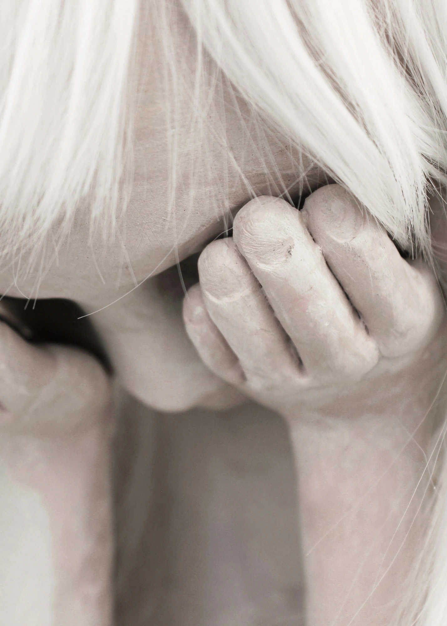 Alicia Bilbao, Orphaned Objecthood, 2025, detail of the hands. Epoxy clay, synthetic hair, wood, nylon thread, surgical needle, oil paint