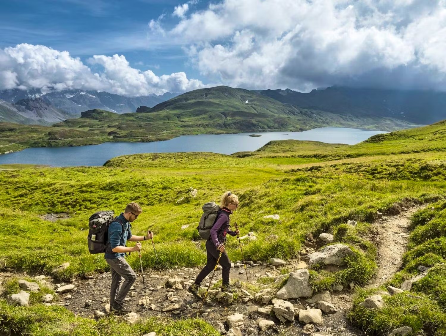 La randonnée permet de découvrir la nature avec tous ses sens et contribue à créer un lien émotionnel avec la nature.  Suisse Rando