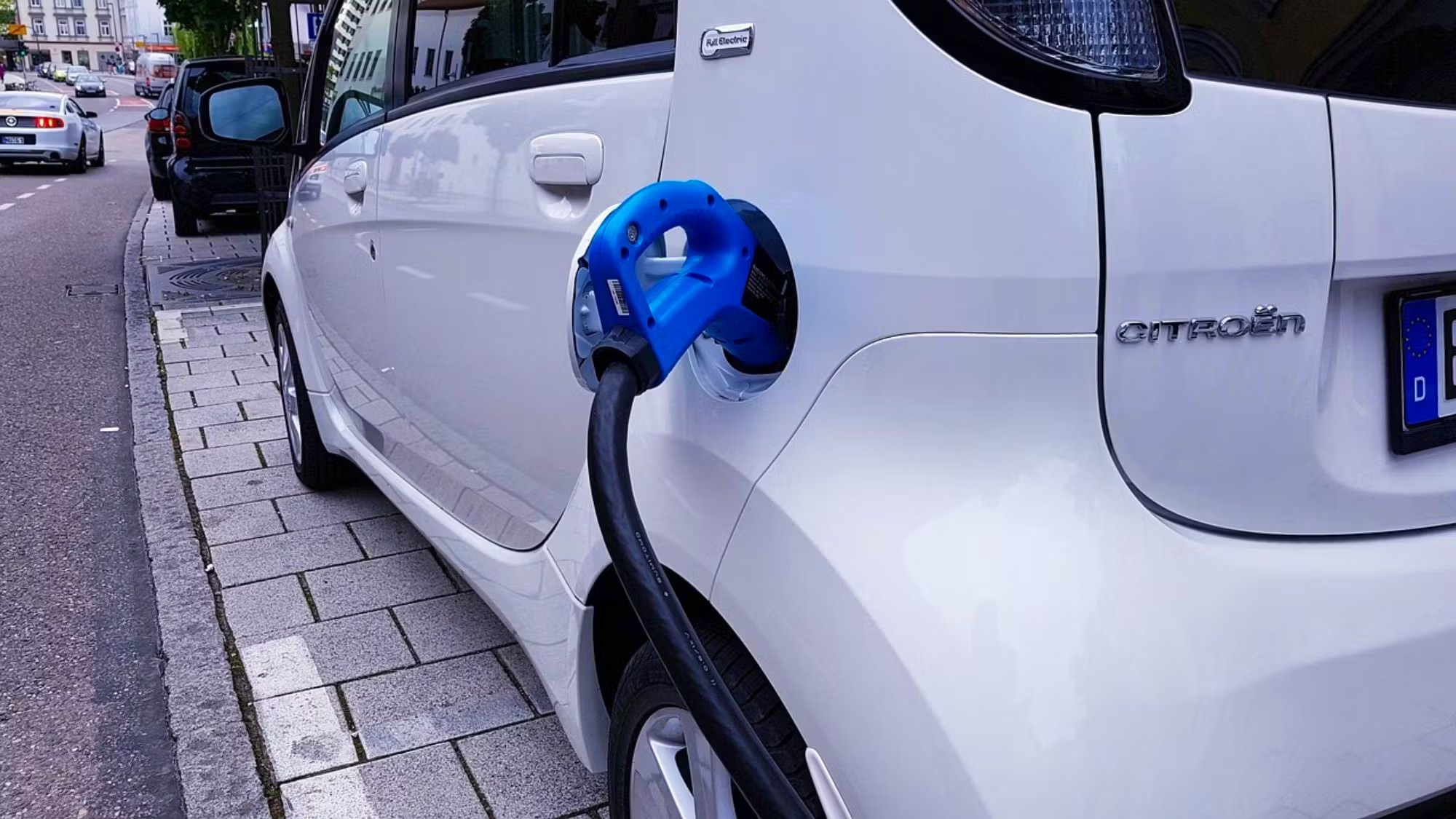 Le auto elettriche hanno un impatto ambientale decisamente migliore rispetto ai motori a combustione. Tuttavia, può essere sensato aspettare di aver esaurito completamente il motore a combustione prima di acquistarne una.Pixabay | stux