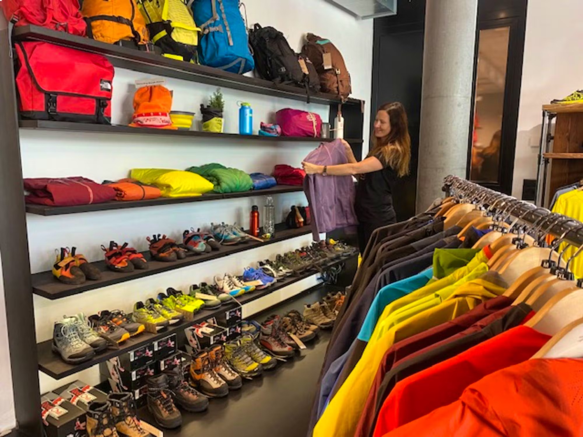 Hinzu komme der strukturelle Nachteil: «Während klassische Händler beim Einkauf die Vorsteuer abziehen können, ist dies bei der Wiederverwendung gebrauchter Waren nicht möglich.»ZVG