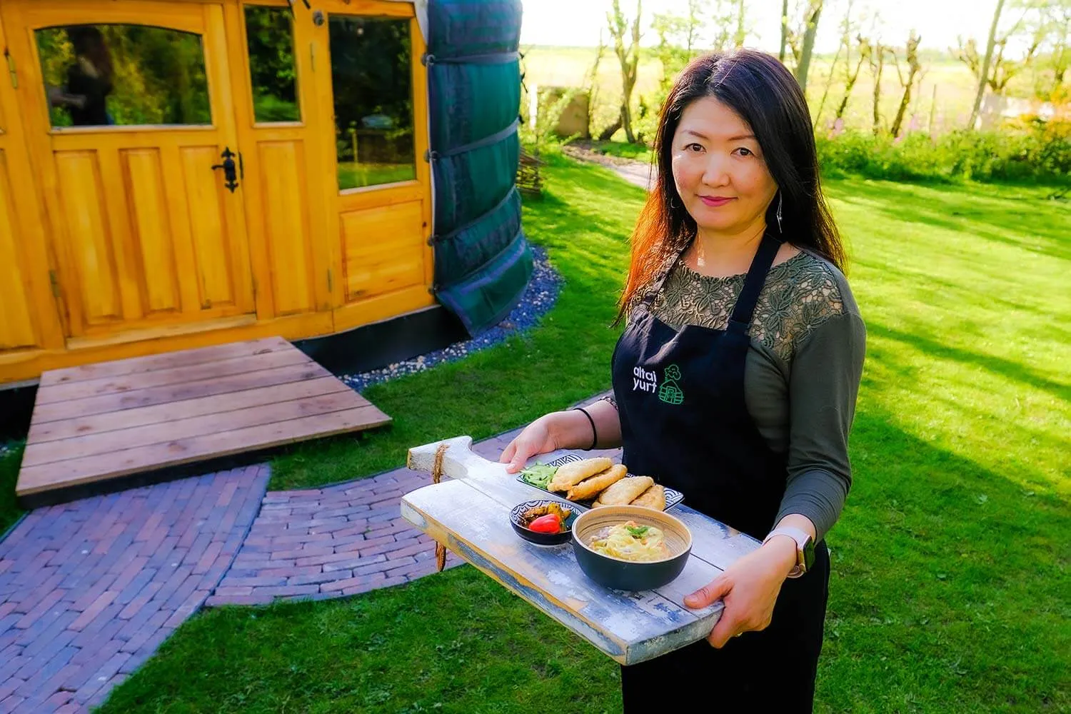 Saran verzorgd heerlijke traditionele Mongoolse diners en gerechten