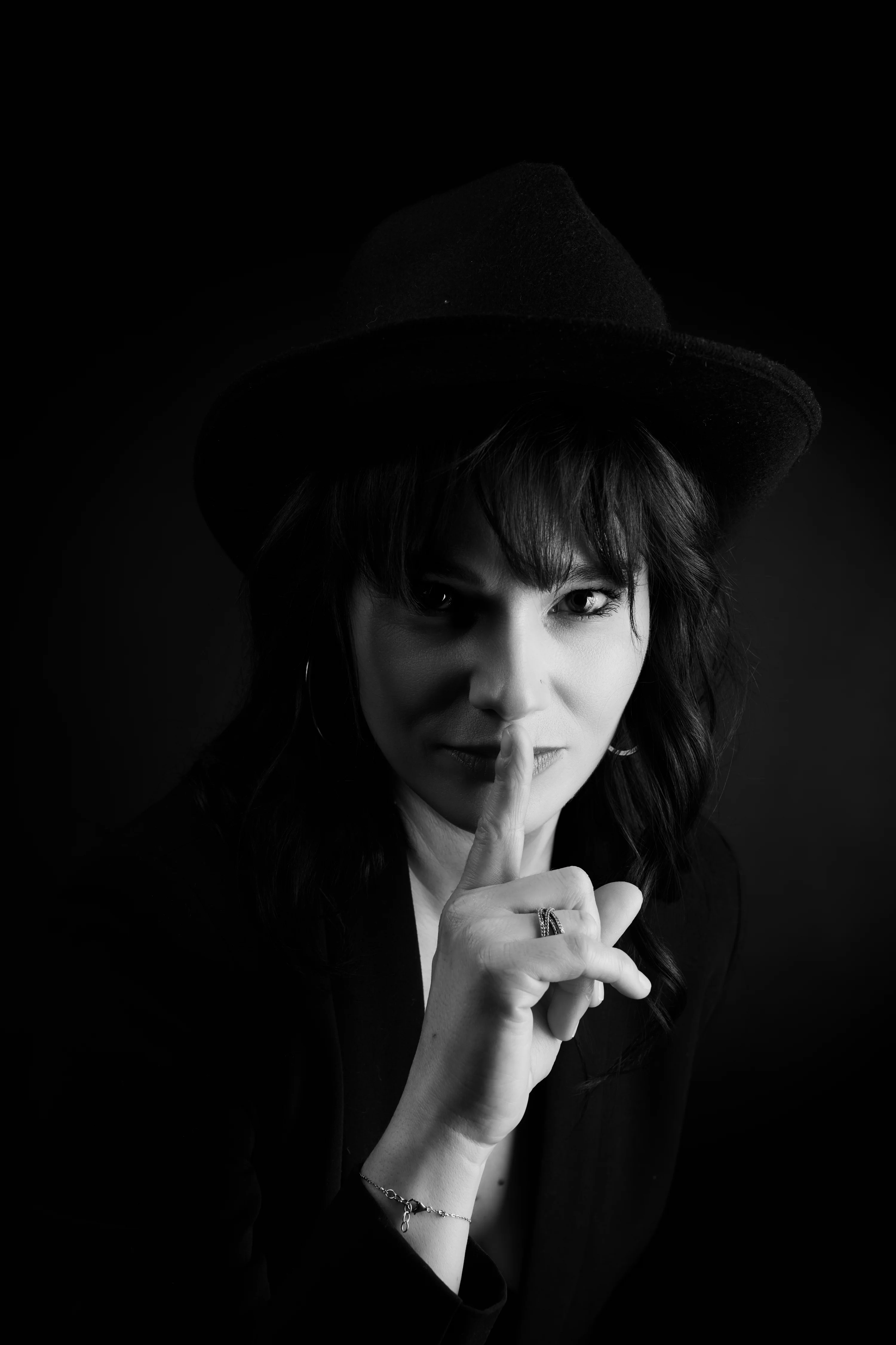 portrait en noir et blanc par un portraitiste de france à Avignon