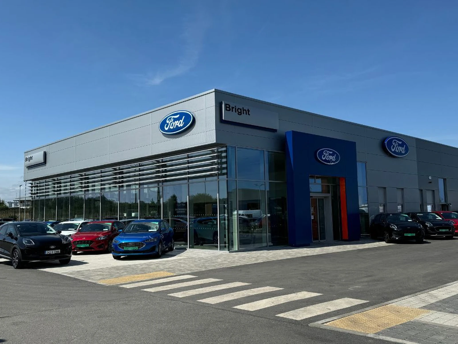 photo 3 Commerces à Swords