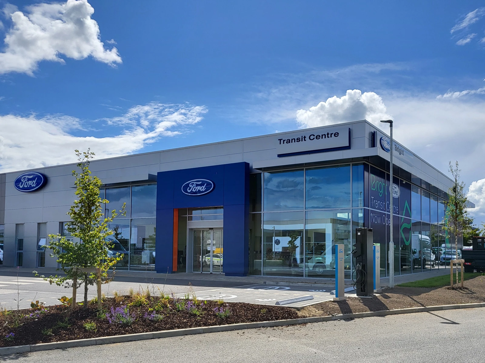 photo 4 Commerces à Swords