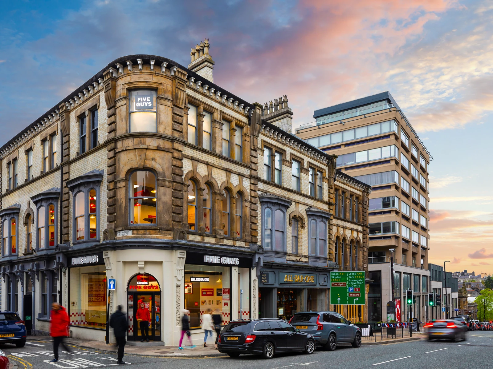 photo 2 Commerces à Harrogate