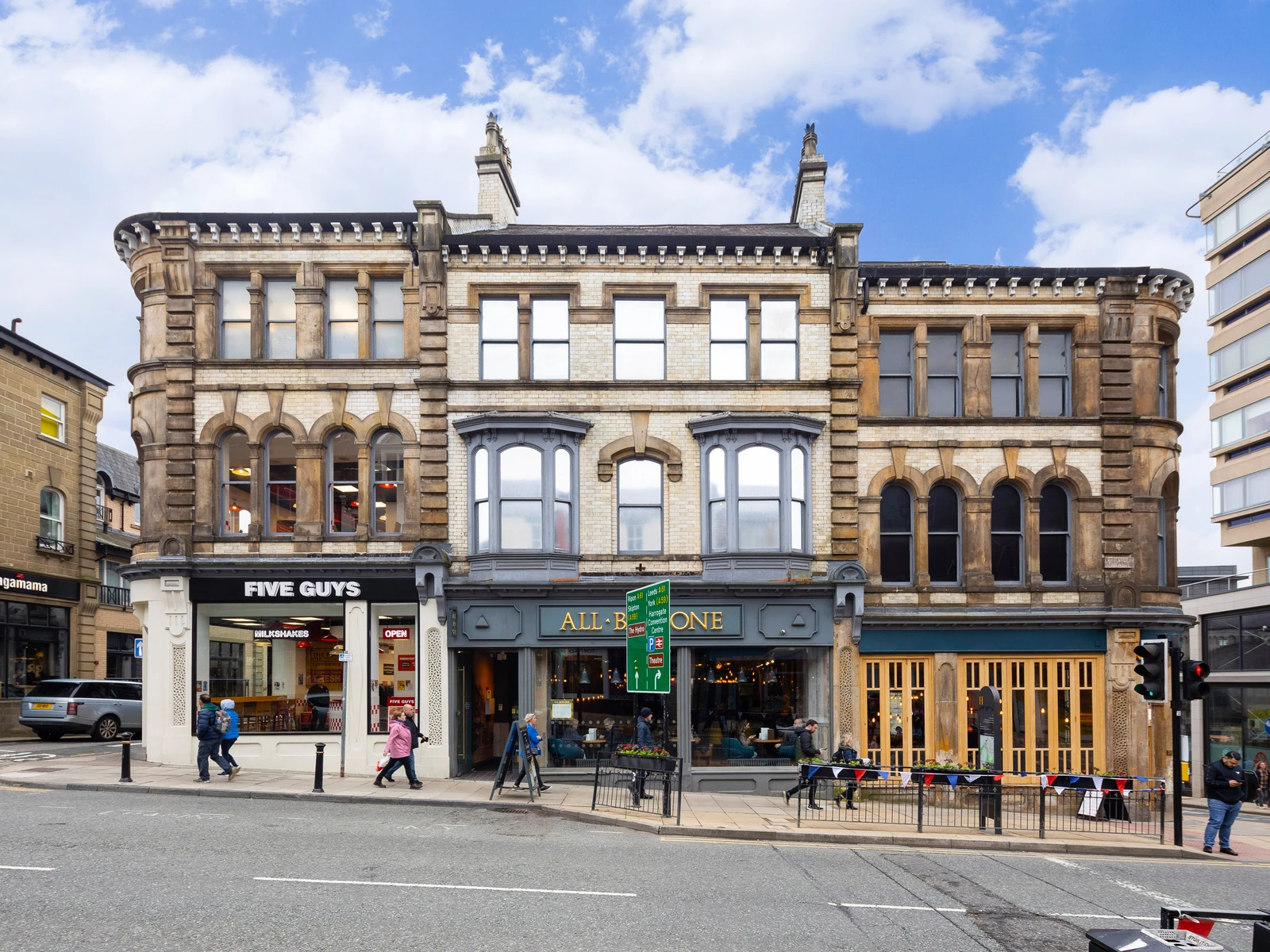 photo 5 Commerces à Harrogate