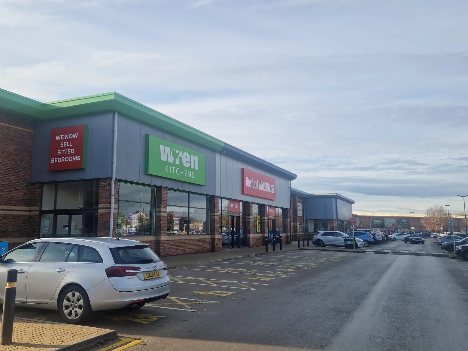 photo 2 Commerces à Wakefield