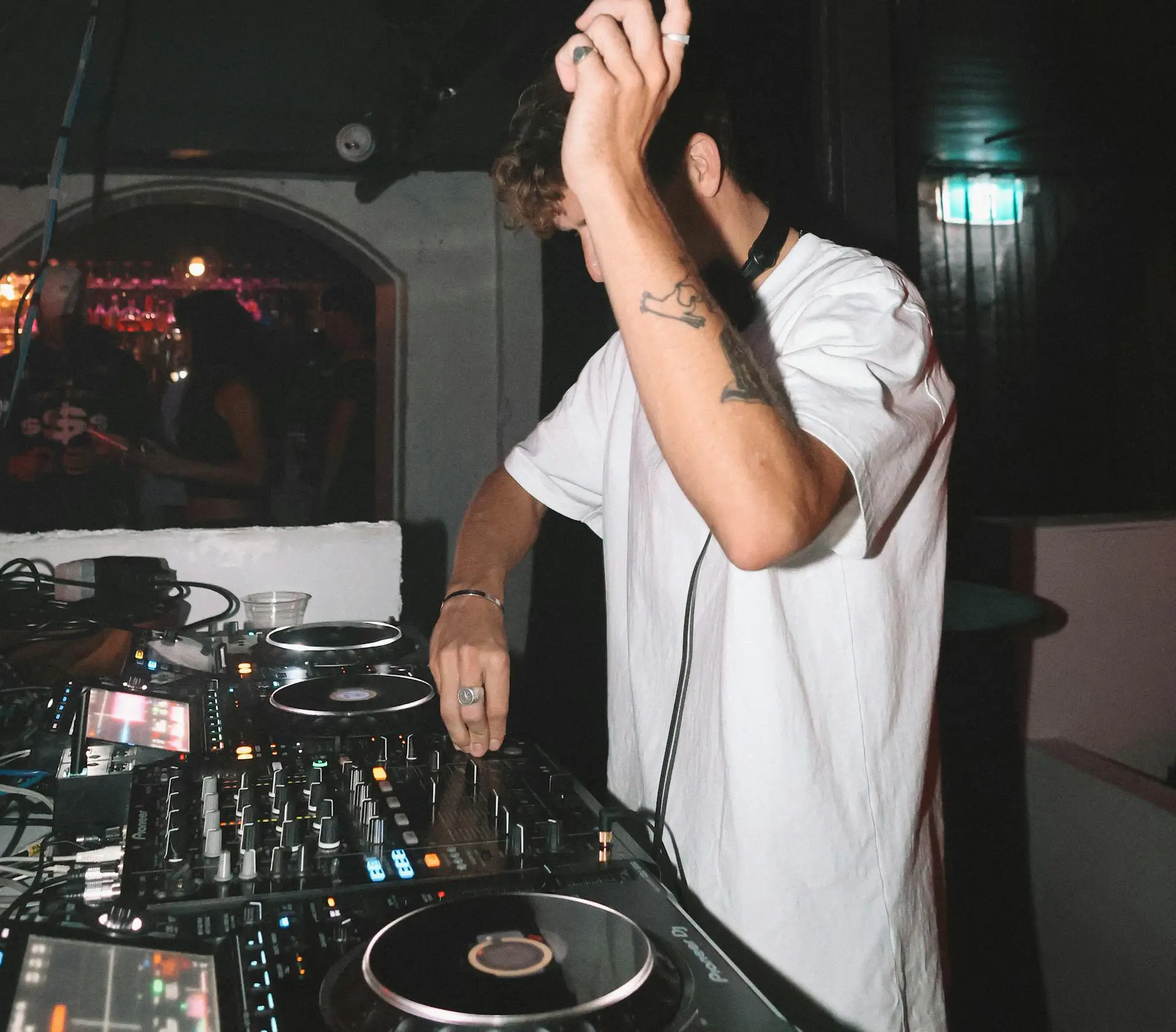 Person som jobbar som DJ kunde fakturera utan företag med Shoutly
