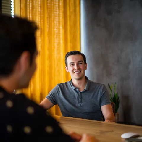 Fabian en Tom in meeting