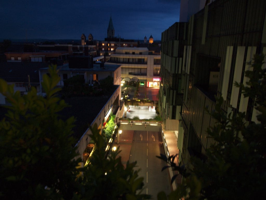 Paderborn, Blick auf den Königsplatz und den Dom.
