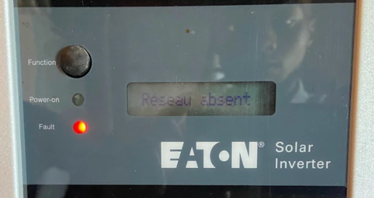 Diagnostic d'un onduleur solaire eaton en défaut.