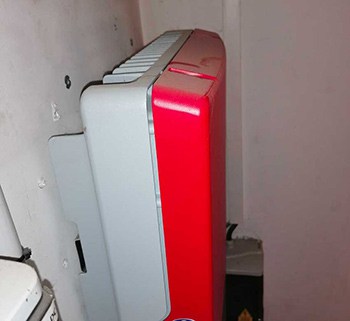 L'état visuel du boitier doit être vérifié régulièrement.