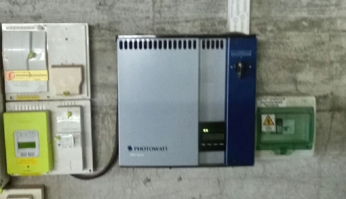 onduleur photovoltaïque de la marque Photowatt sur une installation en baisse de production.