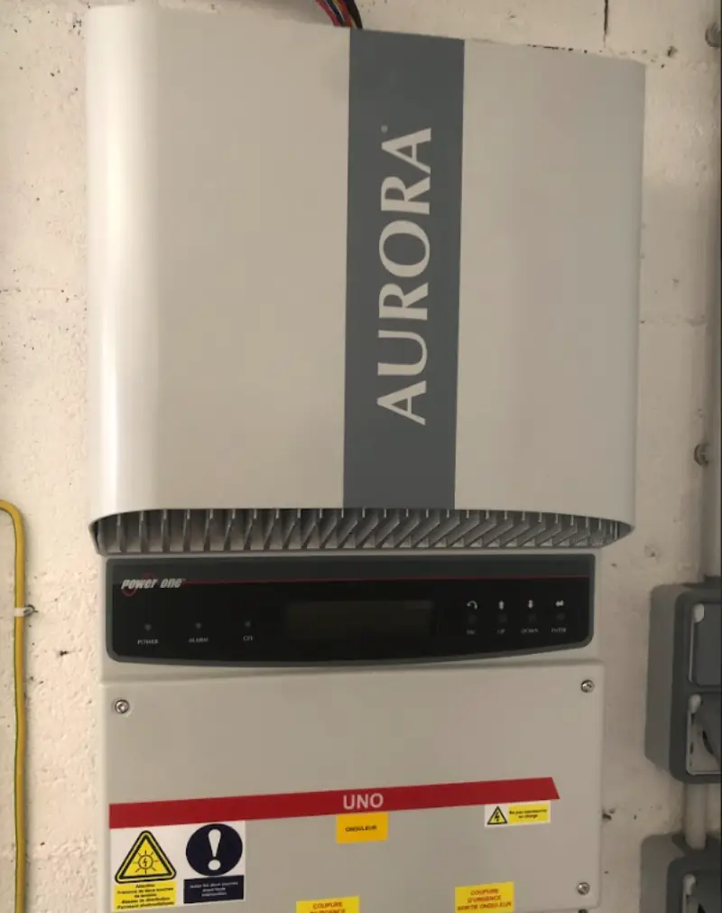 Photographie d'un onduleur coupé suite à un dysfonctionnement. 