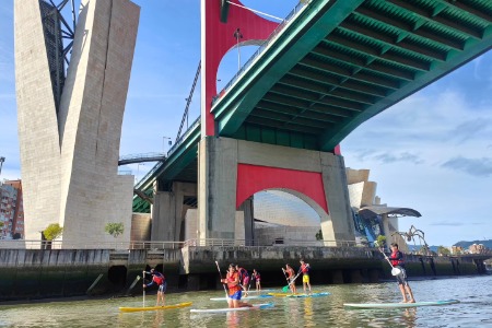Stand-up paddleboarding in Bilbao - Team 1