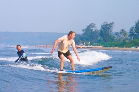 Surfing in Goa - Team 2