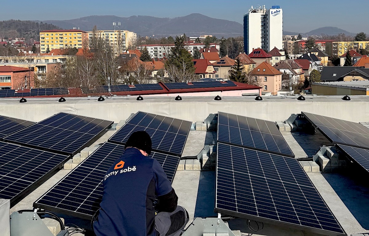 Foto Domy sobě: Dom sobě se o fotovoltaiku pro bytový dům postarají po celou dobu životnosti.
