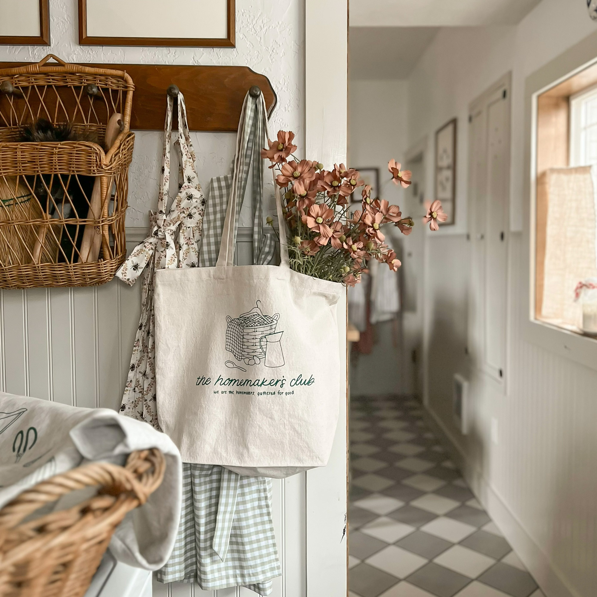 The Homemakers Club Sweatshirt & Totes