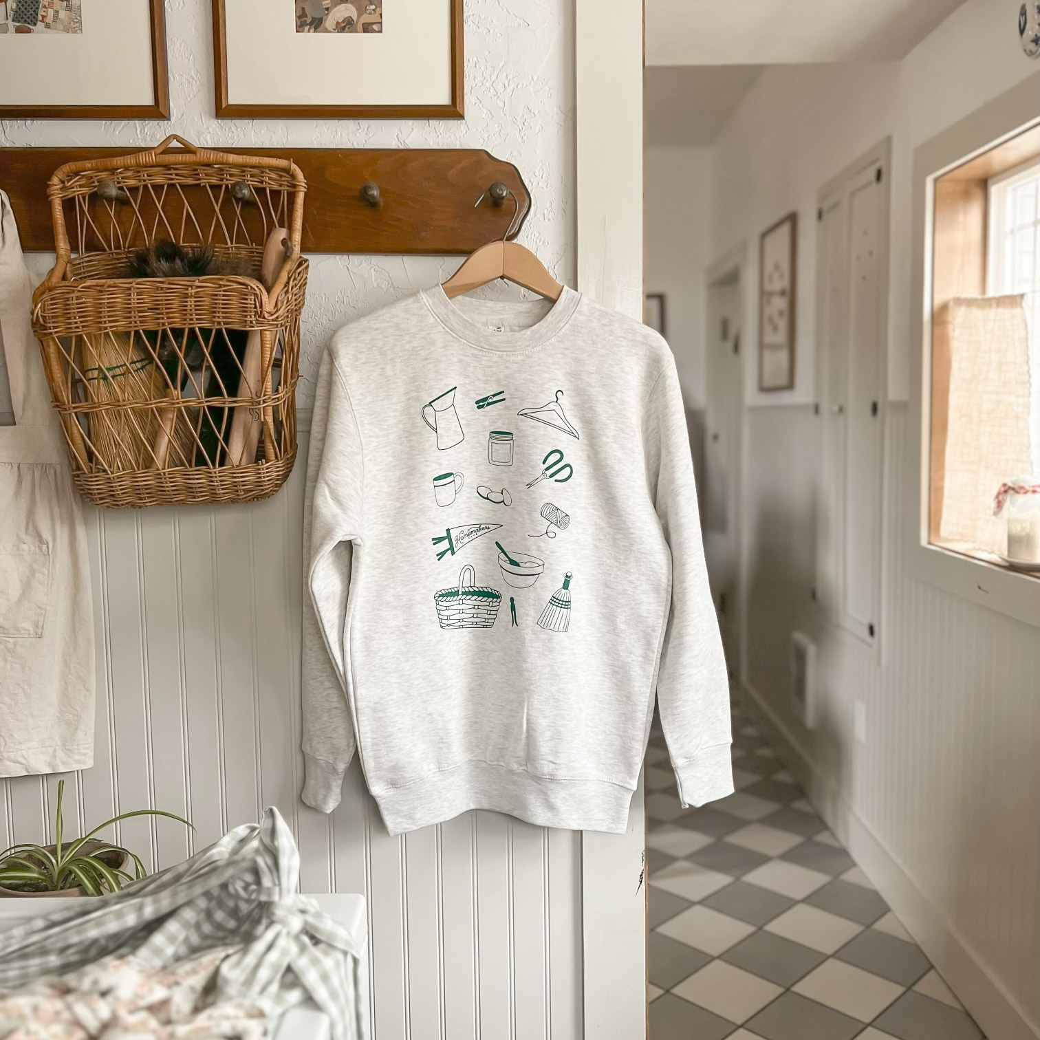 The Homemakers Club Sweatshirt & Totes