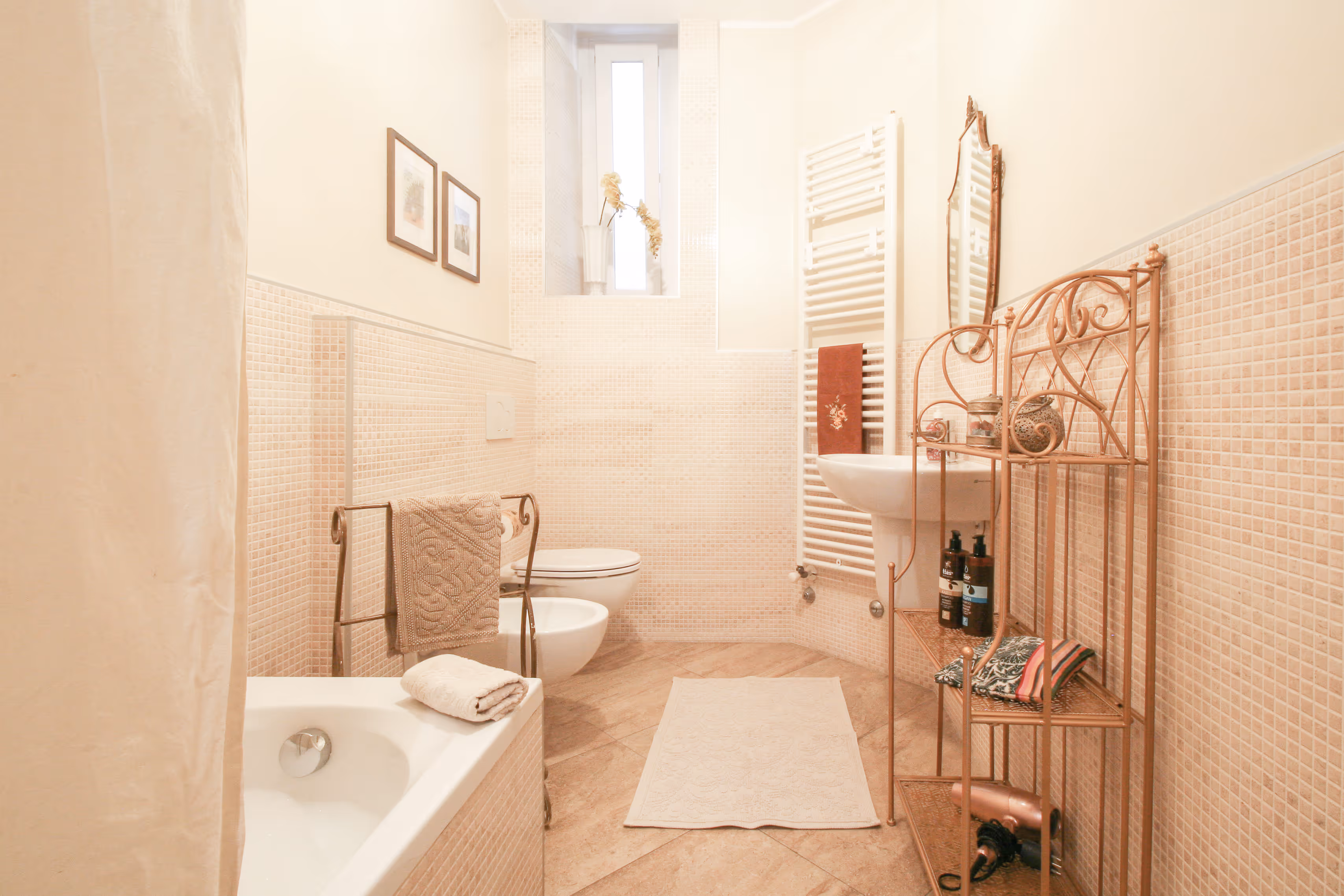 Bagno con doccia nella suite privata nel centro storico di Verona