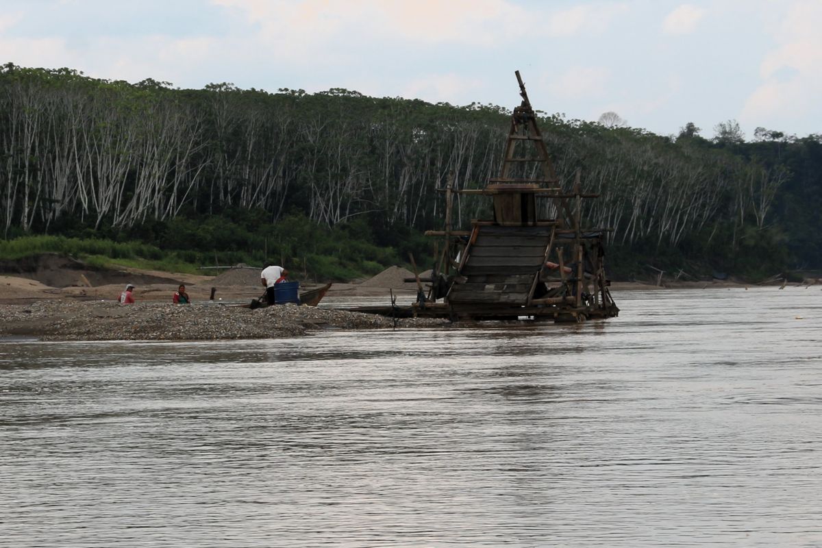 Study Finds High Levels of Mercury in Hair Samples From Indigenous Women in Peru and Nicaragua