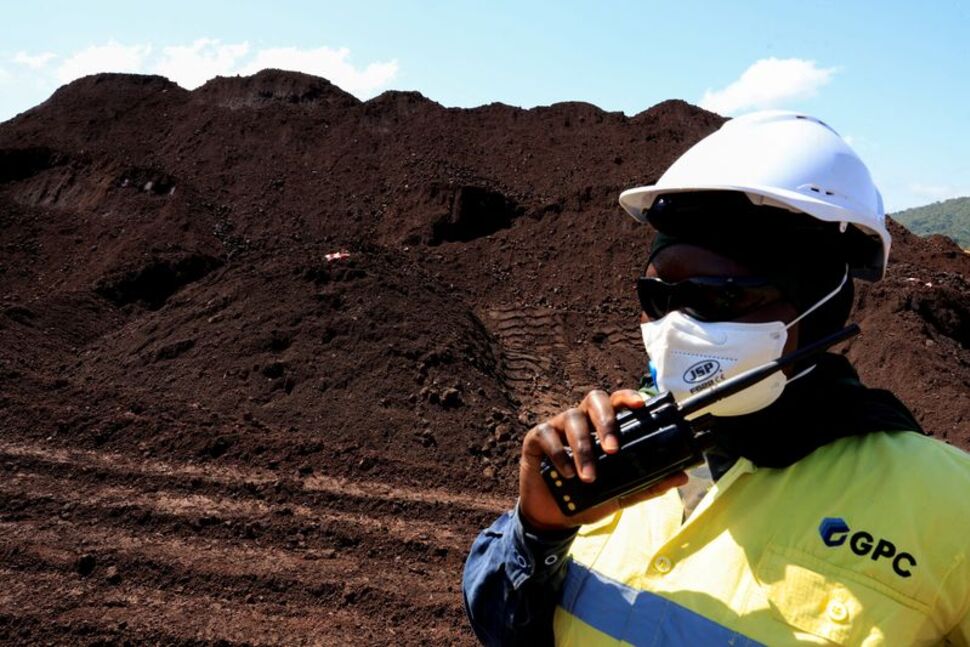 Mass Layoffs Overshadow Guinea's Simandou Mega Mine as Output Accelerates