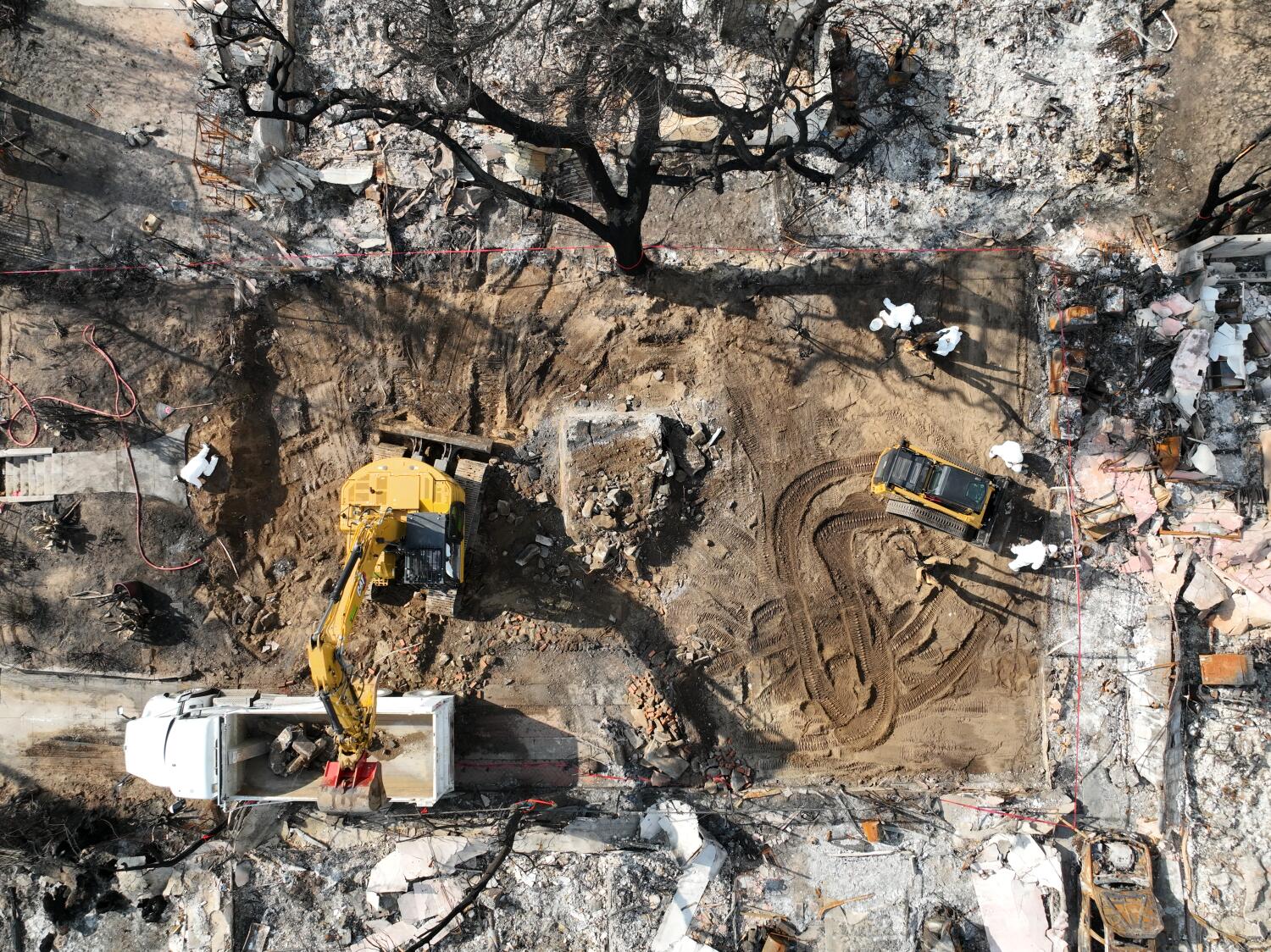 L.A. fire cleanups reports describe repeated violations, illegal dumping allegation