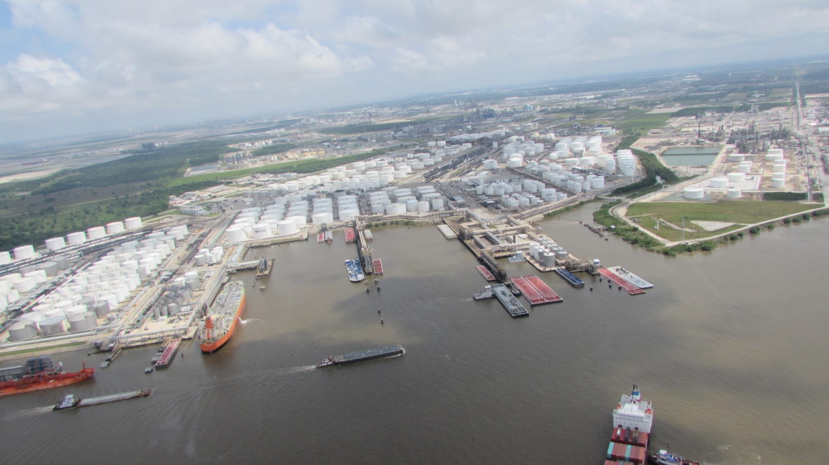 Lawsuit claims worker suffered ‘chemical exposure’ from sulfuric acid leak in Houston Ship Channel