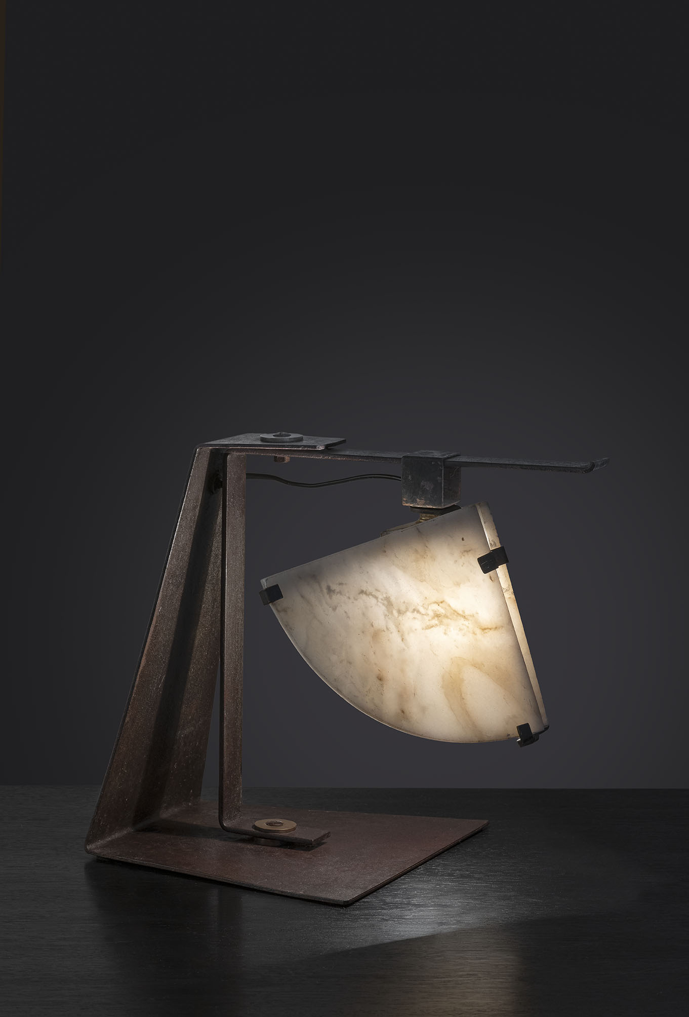 Lampe masque variante potence en métal et albatre