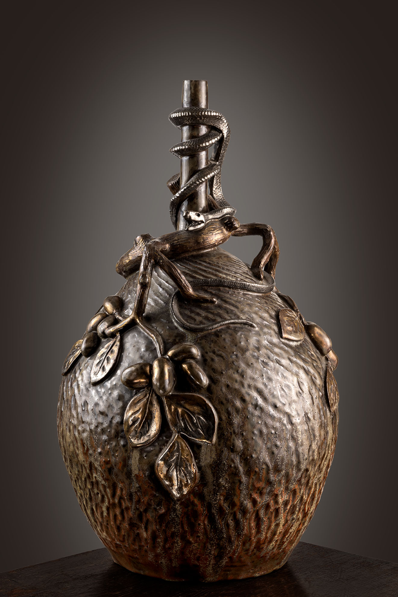 Grand vase aux branchages et au serpent