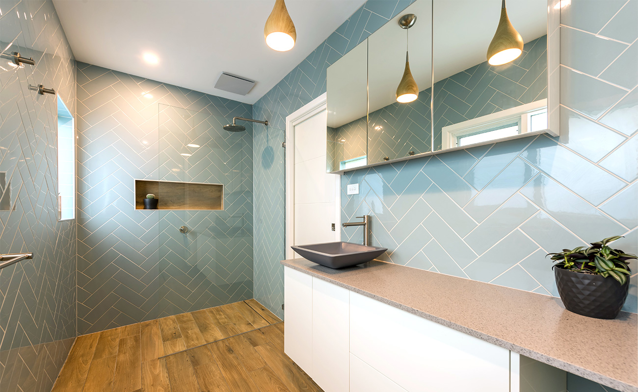 wide-view-of-bathroom