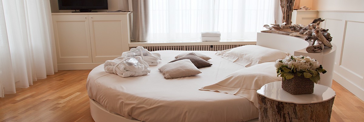 The romantic bedroom with round bed