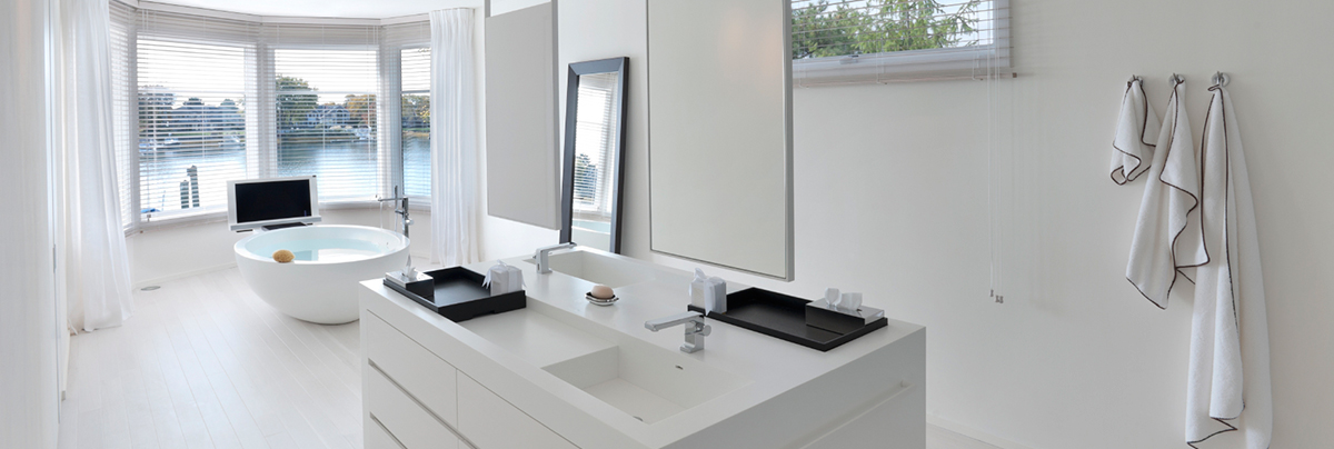 Large En-suite Bathroom with freestanding bath