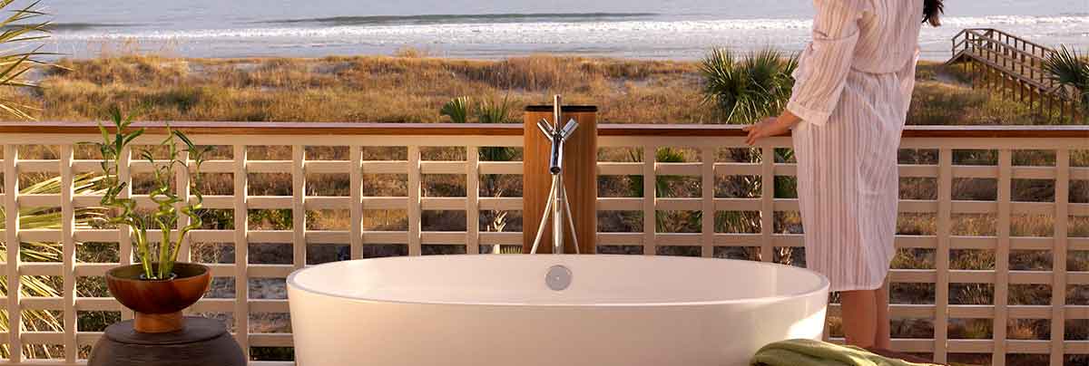 Outdoor freestanding bath