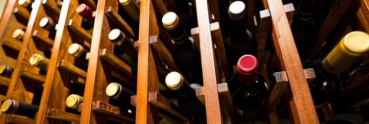 Large wine rack for an underground wine cellar