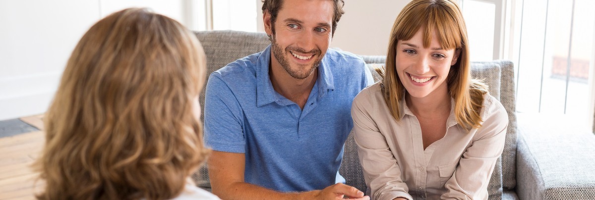 A kiwi couple consult an expert for help with their retirement plan.