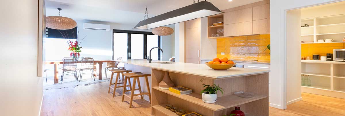 Light and bright kitchen theme