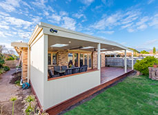 Renovation Specialist Leigh McDonald supported these Melbourne homeowners in creating their ideal outdoor, pergola living area.