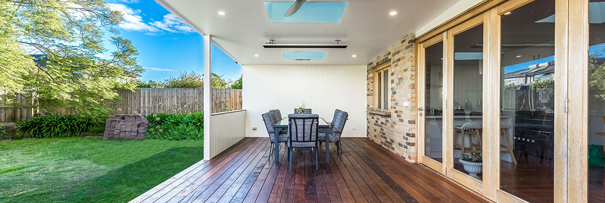 Renovation Specialist Leigh McDonald supported these Melbourne homeowners in creating their ideal outdoor, pergola living area.