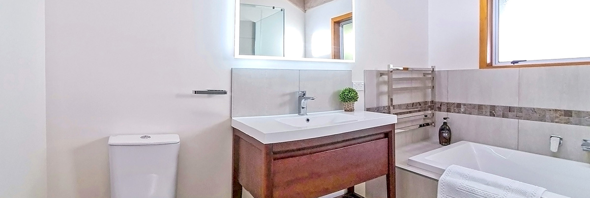 A strategic spatial design made of earthy tones and textures completely refreshed this small bathroom.