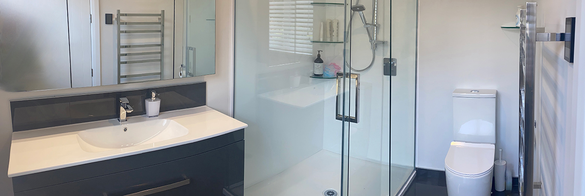 Using modern fixtures and a soothing colour palette, the bathrooms and laundry of this lifestyle property have completely transformed.