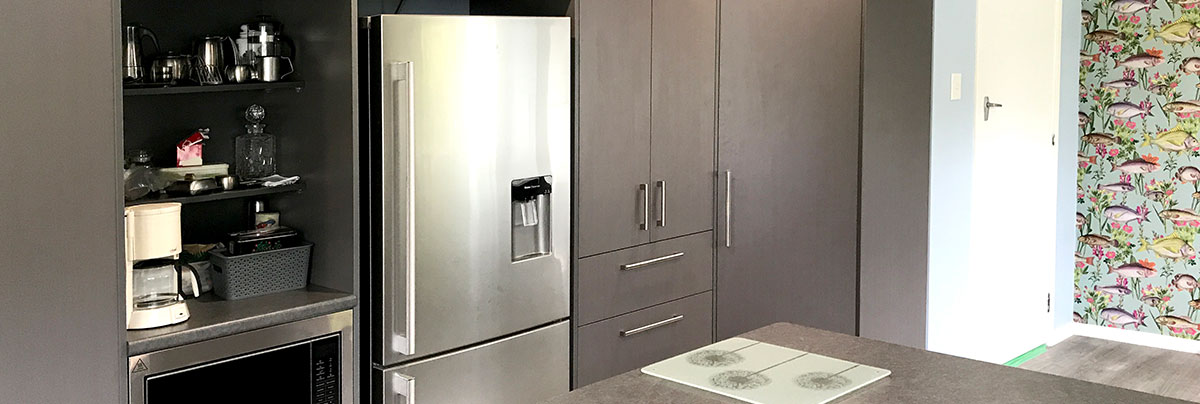 Hamilton Renovation Specialist Steve Roper modernised and optimised this home's bathroom, living room, dining room and roof.